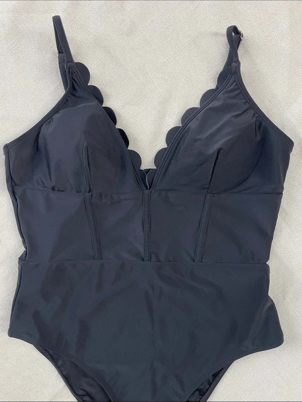 Scallop Edge One-Piece Swimsuit - Black